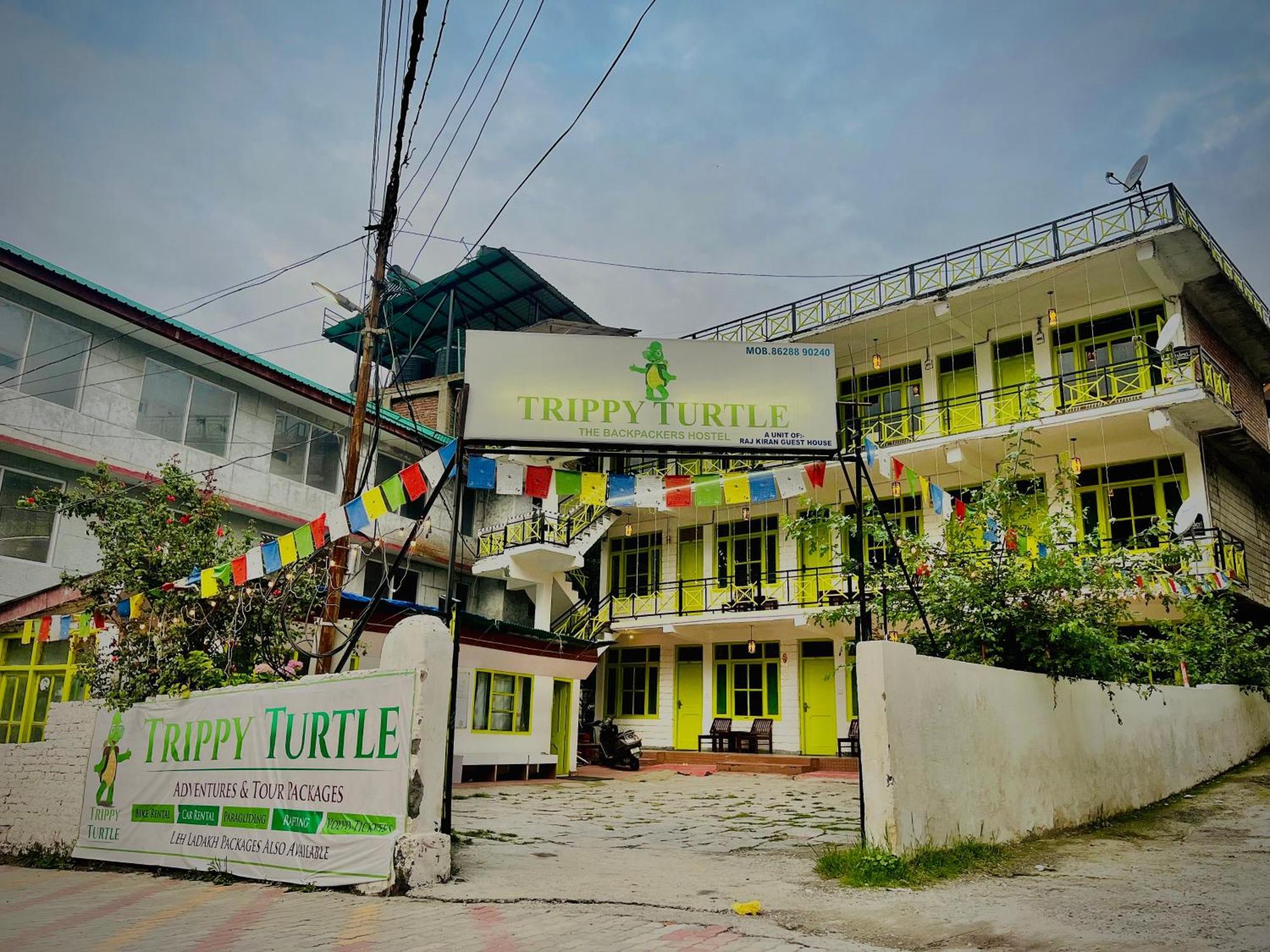 Trippy Turtle Hostel Манали Экстерьер фото